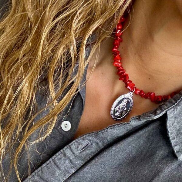 Collar coral virgen